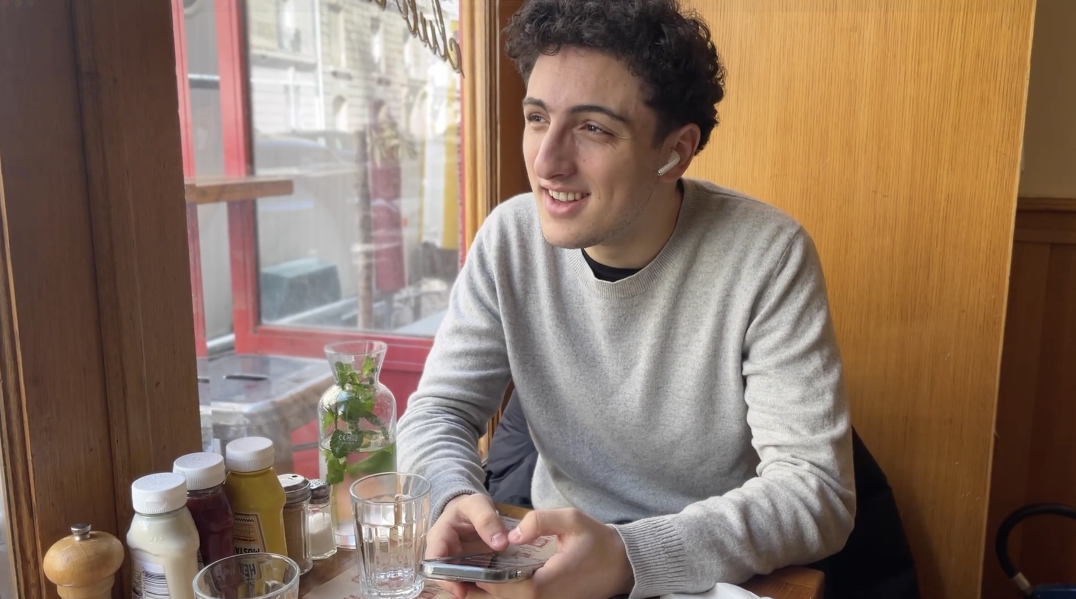 Image du court-métrage « Comment je suis tombé amoureux de mon ChatGPT ? » avec Aouiz